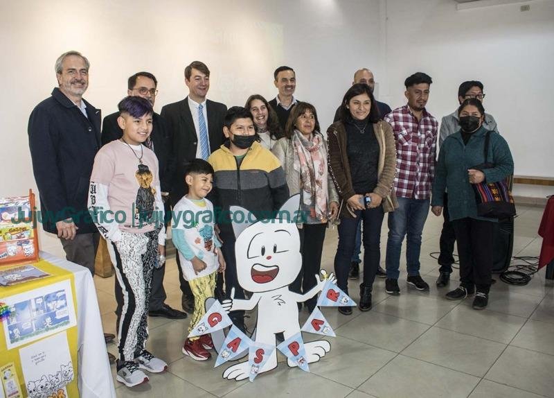 Entrega de ejemplares de la historieta Gaspar Cuenta 1