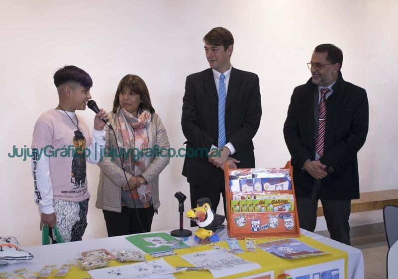 Entrega de ejemplares de la historieta Gaspar Cuenta 5