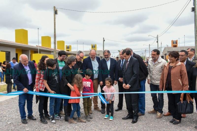 60 viviendas se entregaron en el barrio Alto Comedero 2
