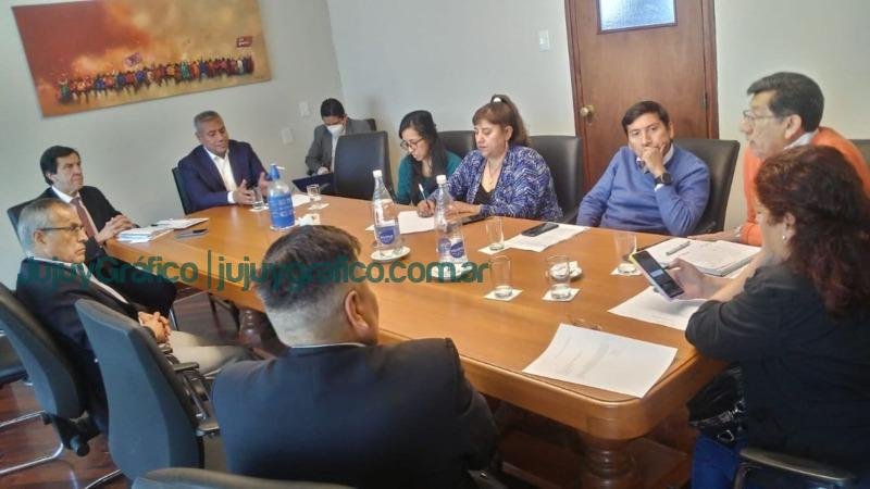 El Gobierno prosigue el diálogo con gremios de la Provincia 3 El Gobierno prosigue el dialogo con gremios de la Provincia 1