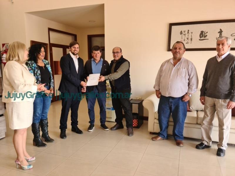 El coordinador del Programa de Reconversión de Áreas Tabacaleras en Jujuy 3 El coordinador del Programa de Reconversion de Areas Tabacaleras en Jujuy 1
