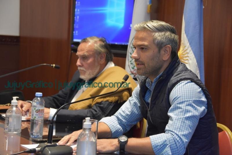 Disertacion sobre el poncho jujeno en la Legislatura 4
