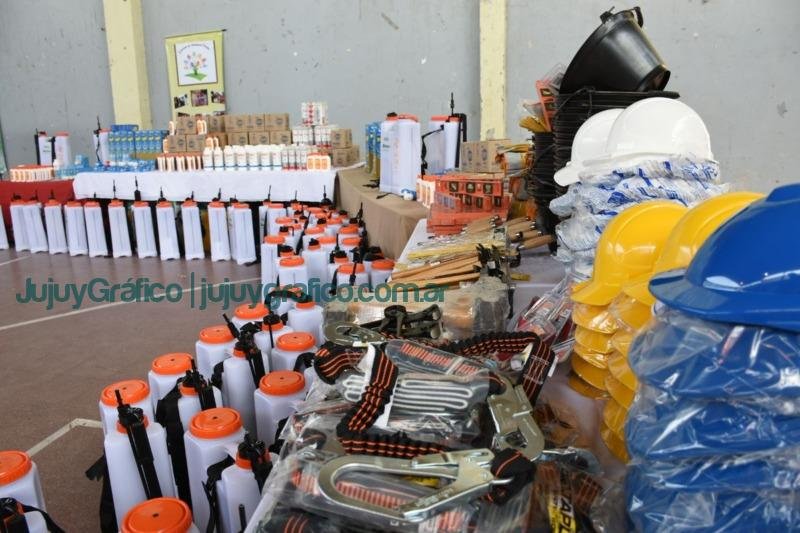 Equipamiento e insumos para la lucha contra el dengue 6 Equipamiento e insumos para la lucha contra el dengue 1