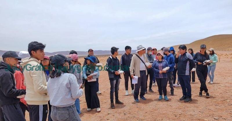 Alumnos de La Quiaca pasearon por el Parque Solar Cauchari 2 Estudiantes La Quiaca pasearon por el Parque Solar Cauchari 2