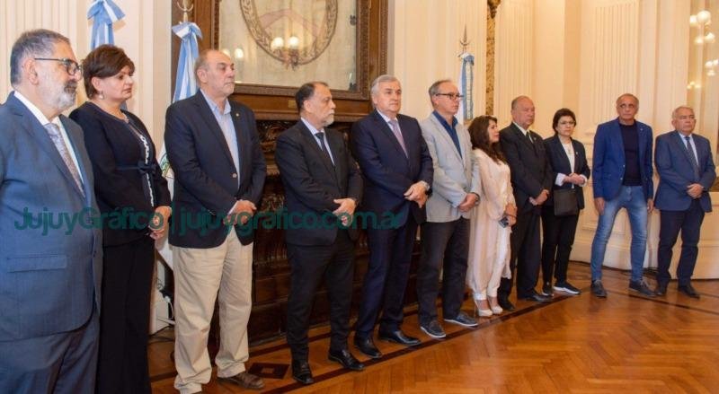 Morales tomo juramento a un recambio de funcionarios 1