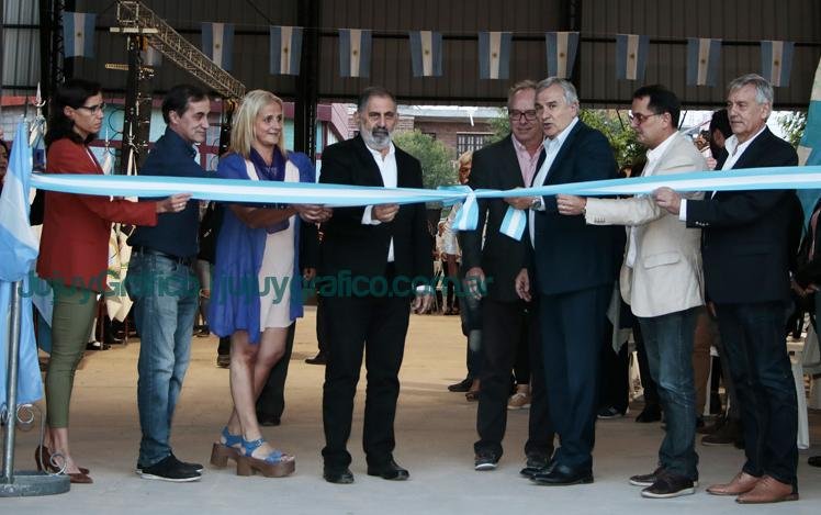 Morales y Chuli Jorge inauguraron el techo del polideportivo bautizado “El Alto Multiespacio” 27 Morales y Chuli Jorge inauguraron el techo del polideportivo bautizado El Alto Multiespacio 05
