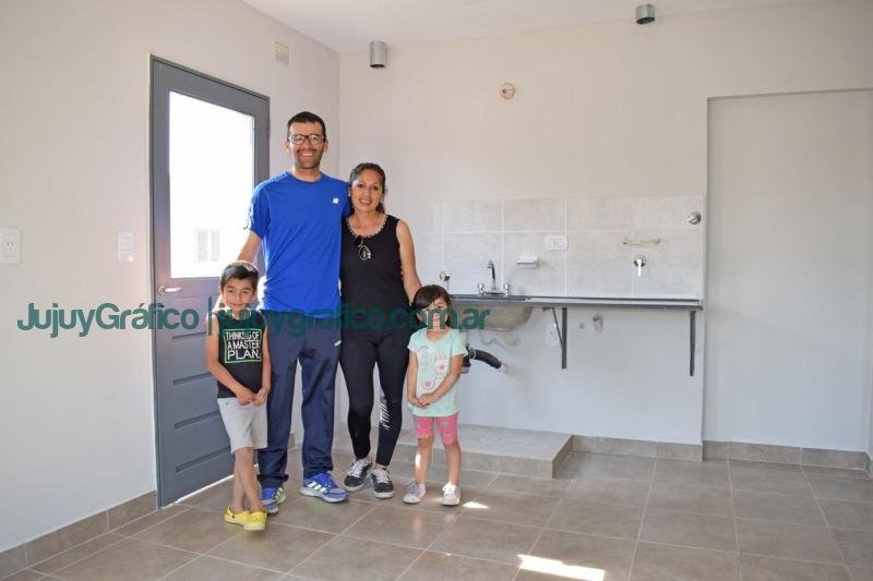 30 adjudicatarios conocen su futura vivienda en Alto Comedero 3 30 adjudicatarios conocen su futura vivienda en Alto Comedero 1