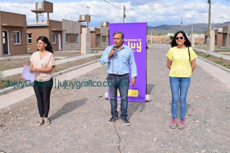 50 preadjudicatarios recorrieron sus futuras viviendas en Alto Comedero 2 50 preadjudicatarios recorrieron sus futuras viviendas en Alto Comedero 3