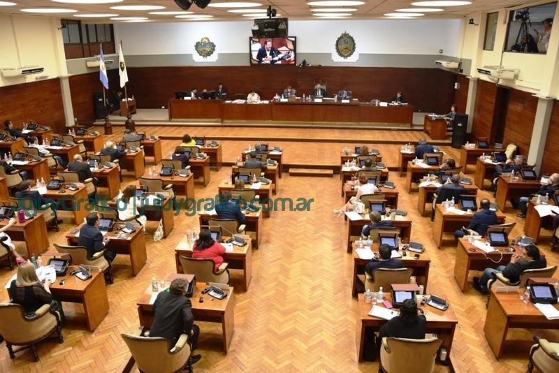 Legisladores le aprobaron el Presupuesto 2023 a Morales 10 Legisladores le aprobaron el Presupuesto 2023 a Morales 1