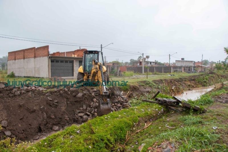 Limpieza de los arroyos canales y cauces en Palpala 4
