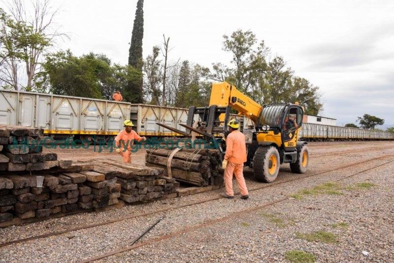 Llegaron durmientes para el Tren de la Quebrada 1