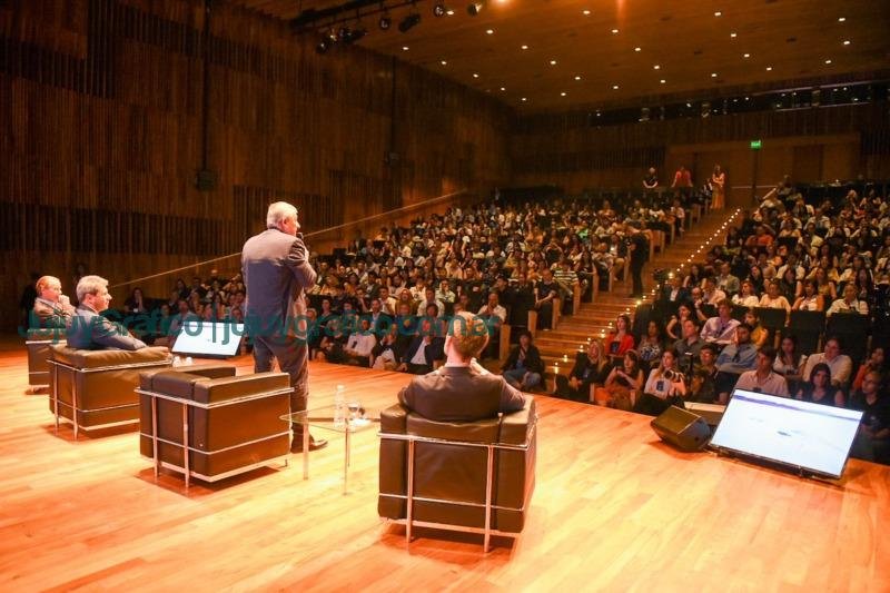 Morales en el CFI ante 350 jóvenes de todo el país 1 Morales en el CFI ante jovenes de todo el pais 3