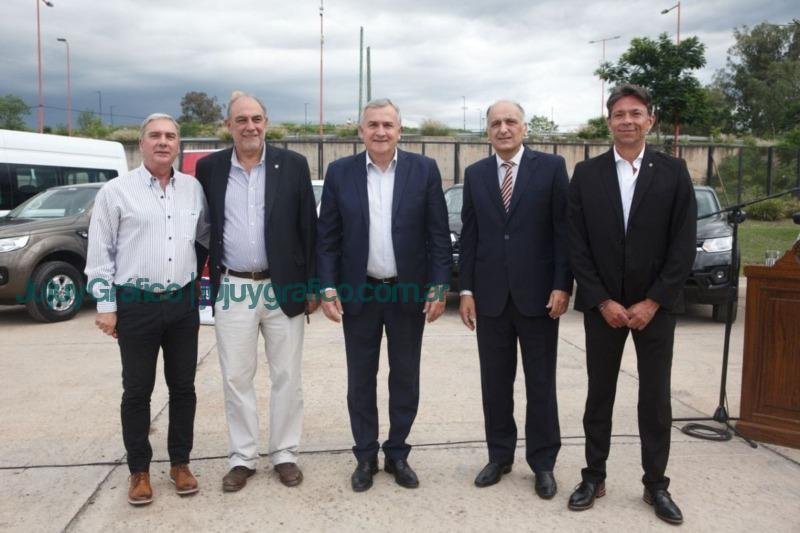 Morales entrego los vehiculos donados de la Compania de Seguros de Jujuy S.E. 1