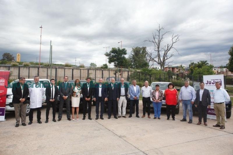 Morales entrego los vehiculos donados de la Compania de Seguros de Jujuy S.E. 2