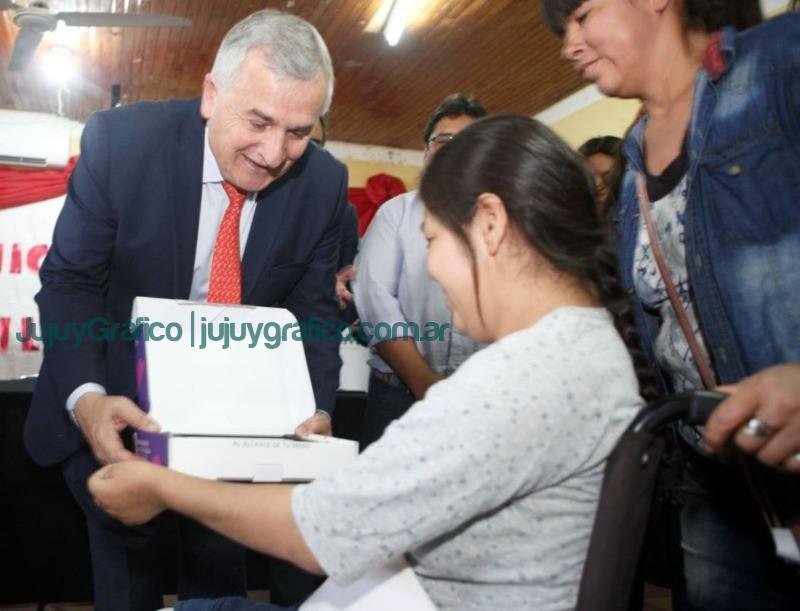 Morales entregó tablets en Ledesma 5 Morales entrego tablets en Ledesma 3
