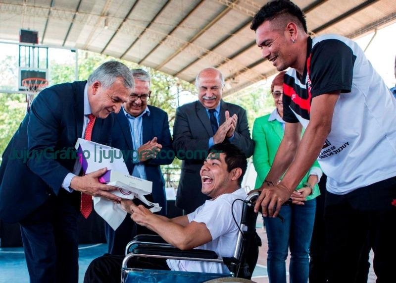 Morales entregó tablets en Ledesma 2 Morales entrego tablets en Ledesma 4