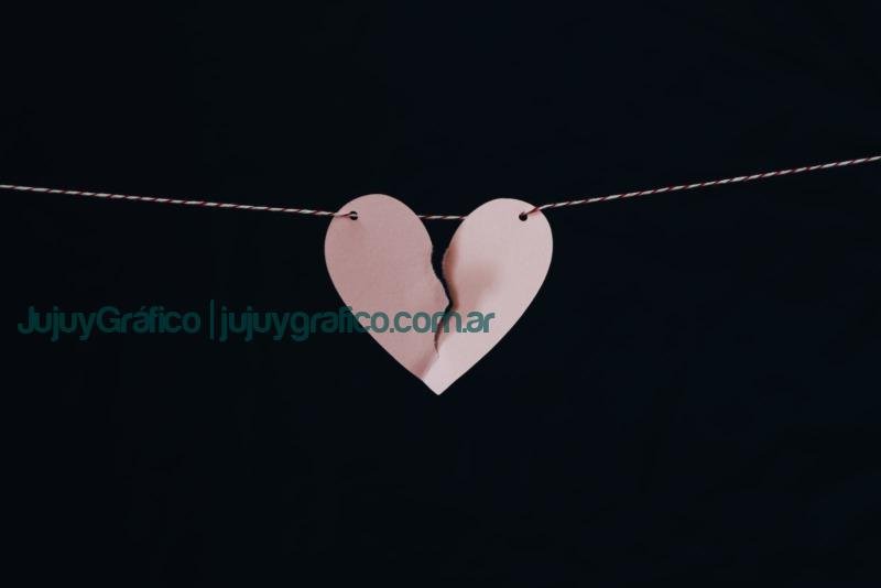 Divorcio y separación a los 40: qué elementos deben tenerse en cuenta corazón roto colgando de un alambre