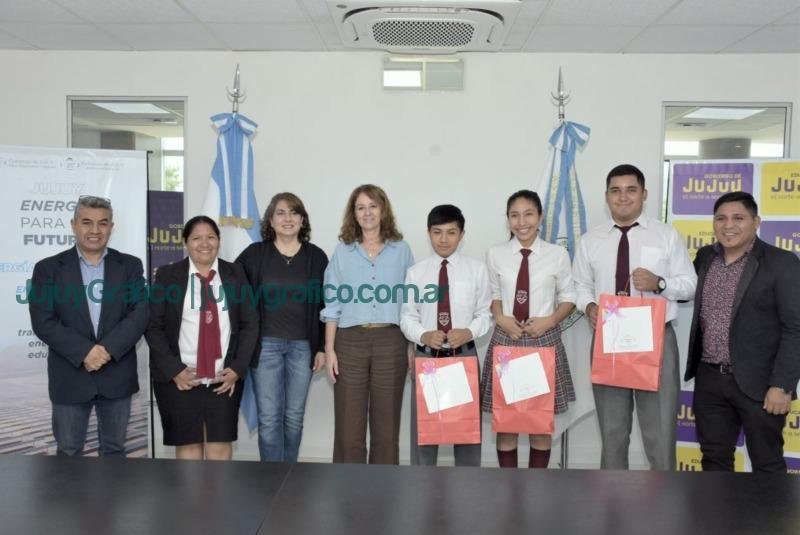 Educacion reconocio a estudiantes de Escuela Agrotecnica premiados a Nivel Nacional 3
