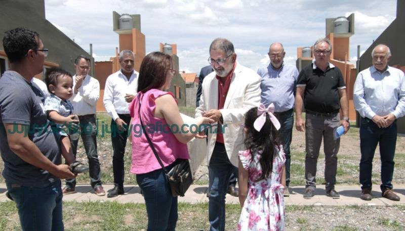 Gerardo Morales entregó 32 viviendas en Alto Comedero 8 Gerardo Morales entrego 32 viviendas en Alto Comedero 07
