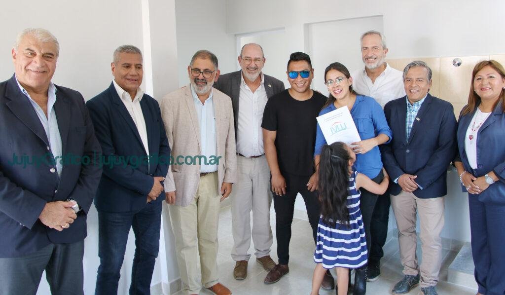 Morales entrego 50 viviendas construidas con recursos provinciales 05