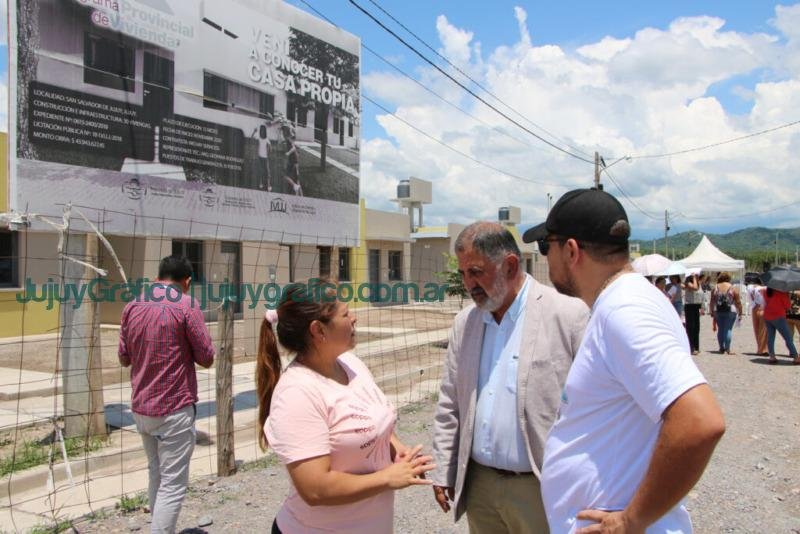 Morales entrego 50 viviendas construidas con recursos provinciales 08