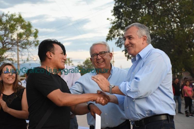 Gerardo Morales inauguró pavimentación en San Pedro y entregó subsidios a 46 comparsas