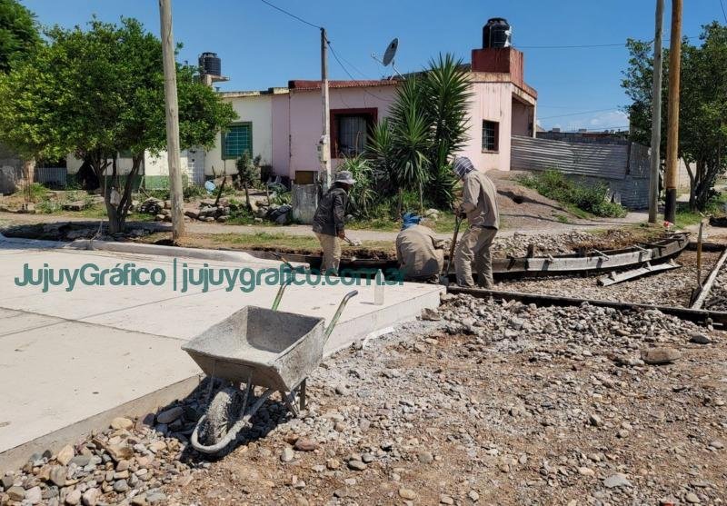 Avance del 15 del pavimento de la Avenida La Intermedia de Alto Comedero 4