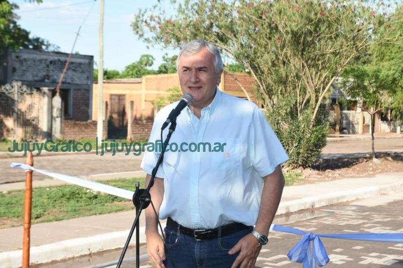 Gerardo Morales inauguro adoquinado e iluminacion en Vinalito 1
