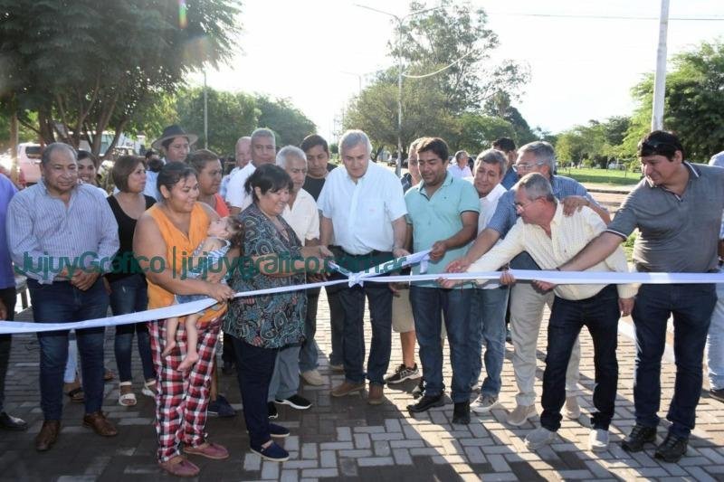 Gerardo Morales inauguró adoquinado e iluminación en Vinalito 8 Gerardo Morales inauguro adoquinado e iluminacion en Vinalito 3