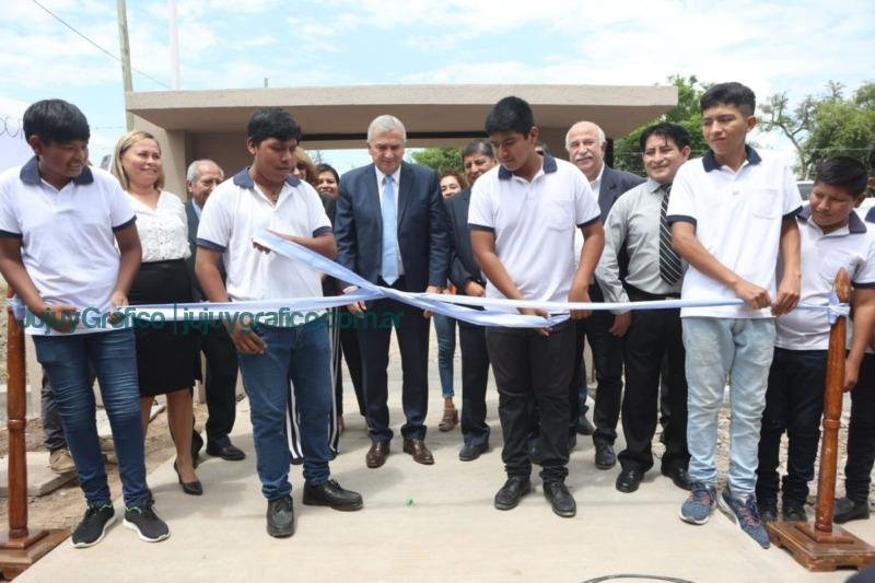 Gerardo Morales inauguró una secundaria rural en Manantiales 8 Morales inauguro una secundaria rural en Manantiales 2