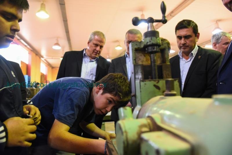 Se amplió el FinEsTec para que más alumnos de escuelas técnicas finalicen el secundario 1 Se amplio el FinEsTec para que mas alumnos de escuelas tecnicas finalicen el secundario