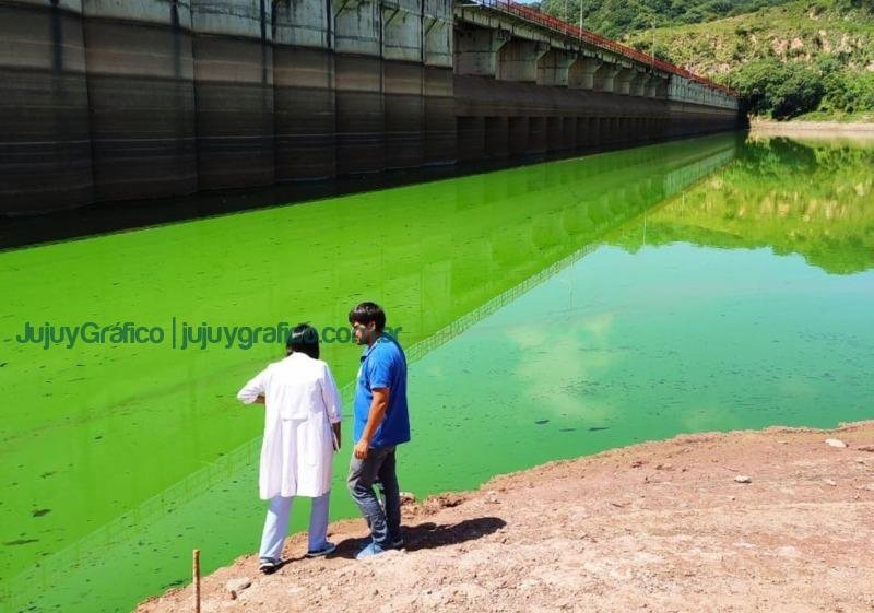 Analizan la coloracion del agua del Dique Los Alisos 2