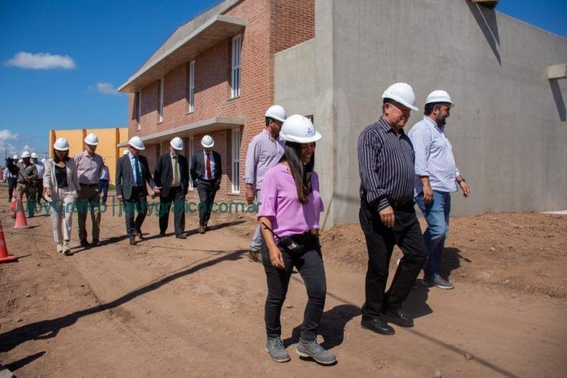 Autoridades recorrieron la obra del Complejo Penitenciario en Chalicán 2 Autoridades recorrieron la obra del Complejo Penitenciario en Chalican 3