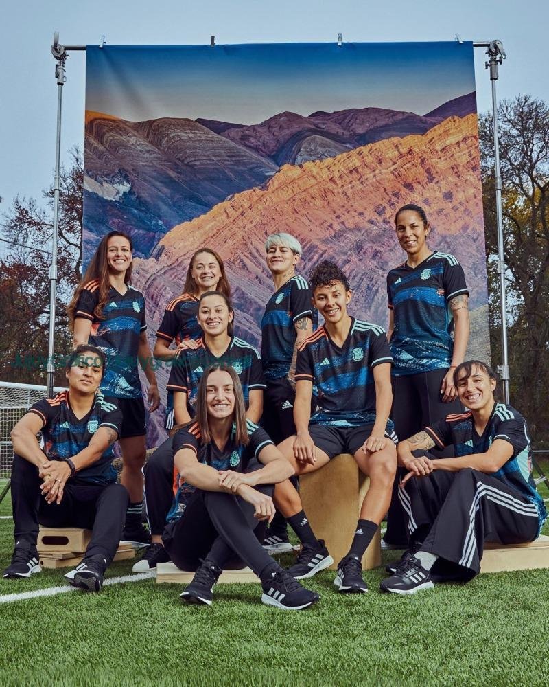 El Hornocal como inspiración en el diseño de la camiseta de la selección argentina de fútbol femenino 4 El Hornocal como inspiracion en el diseno de la camiseta de la seleccion argentina de futbol femenino 1