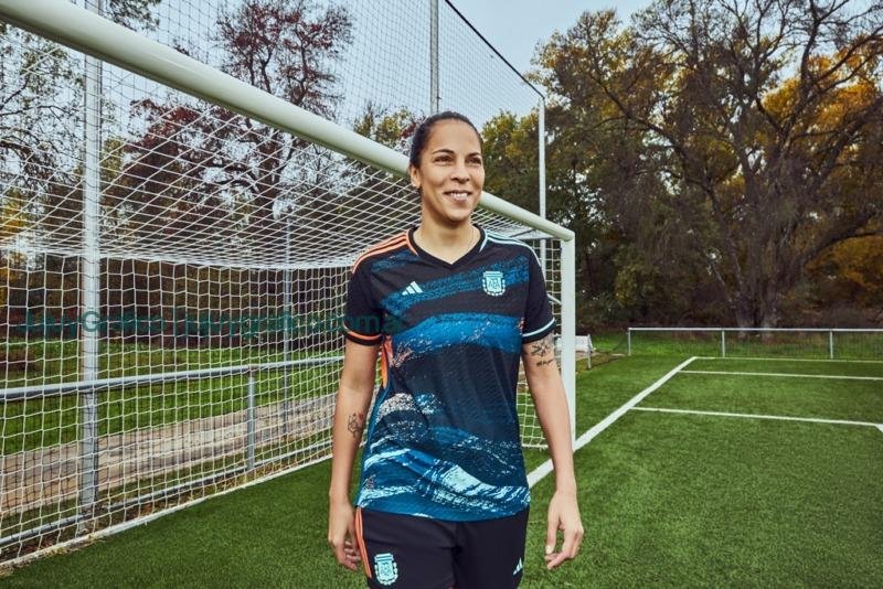 El Hornocal como inspiración en el diseño de la camiseta de la selección argentina de fútbol femenino 5 El Hornocal como inspiracion en el diseno de la camiseta de la seleccion argentina de futbol femenino 4