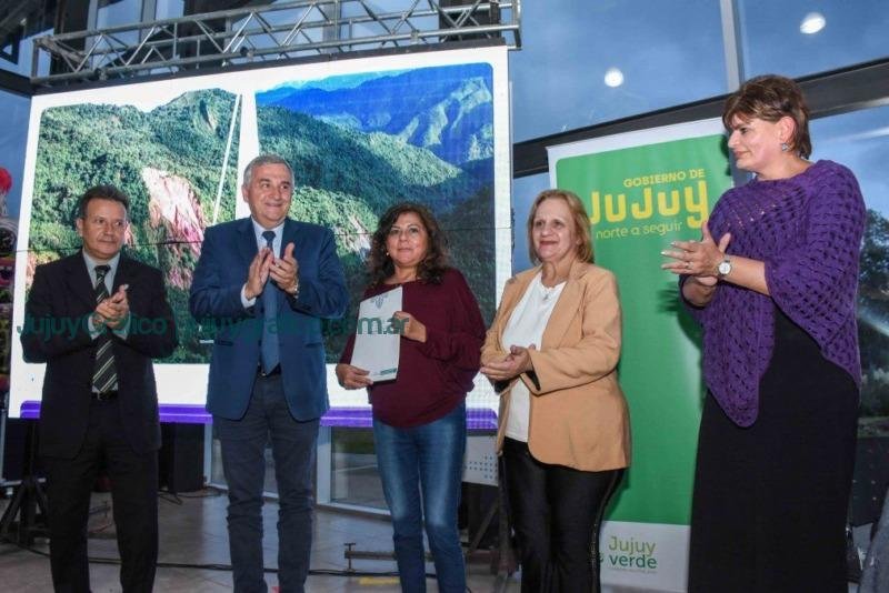 Gerardo Morales entregó 92 millones de pesos a 125 beneficiarios para el cuidado de Bosques Nativos 3 Gerardo Morales entrego 92 millones de pesos a 125 beneficiarios para el cuidado de Bosques Nativos 02