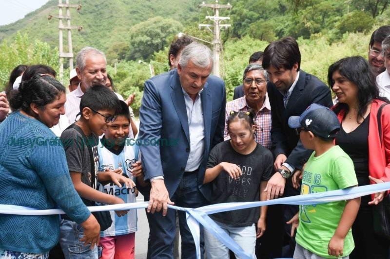 Gerardo Morales inauguro pavimentacion en Lozano 1