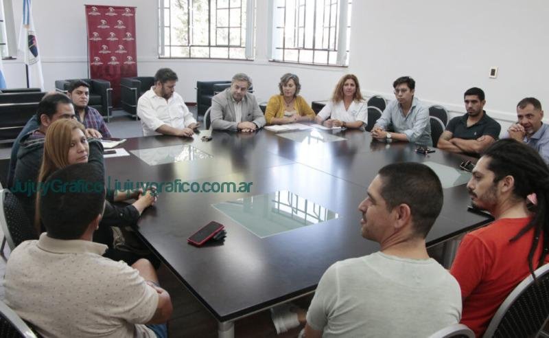 Municipio y gastronómicos del Mercado Central “6 de Agosto” delinean pautas para su funcionamiento 1 Municipio y gastronómicos del Mercado Central “6 de Agosto” delinean pautas para su funcionamiento