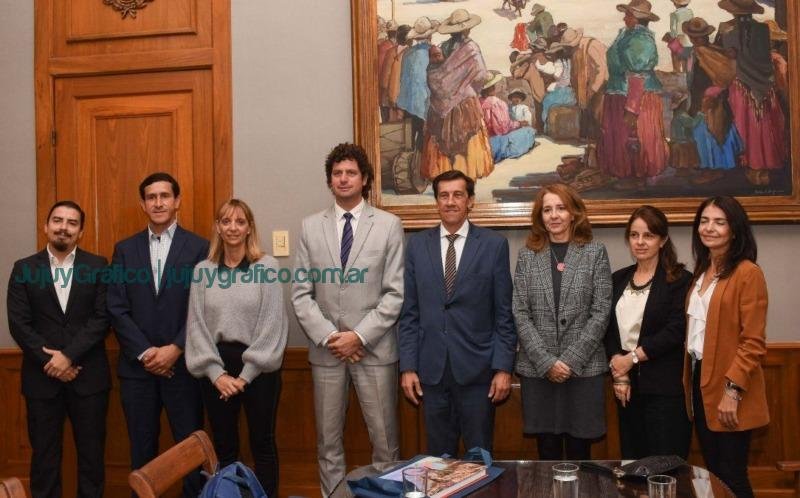 Carlos Sadir y María Teresa Bovi recibieron a la comitiva del BCIE 10 Carlos Sadir y María Teresa Bovi recibieron a la comitiva del BCIE