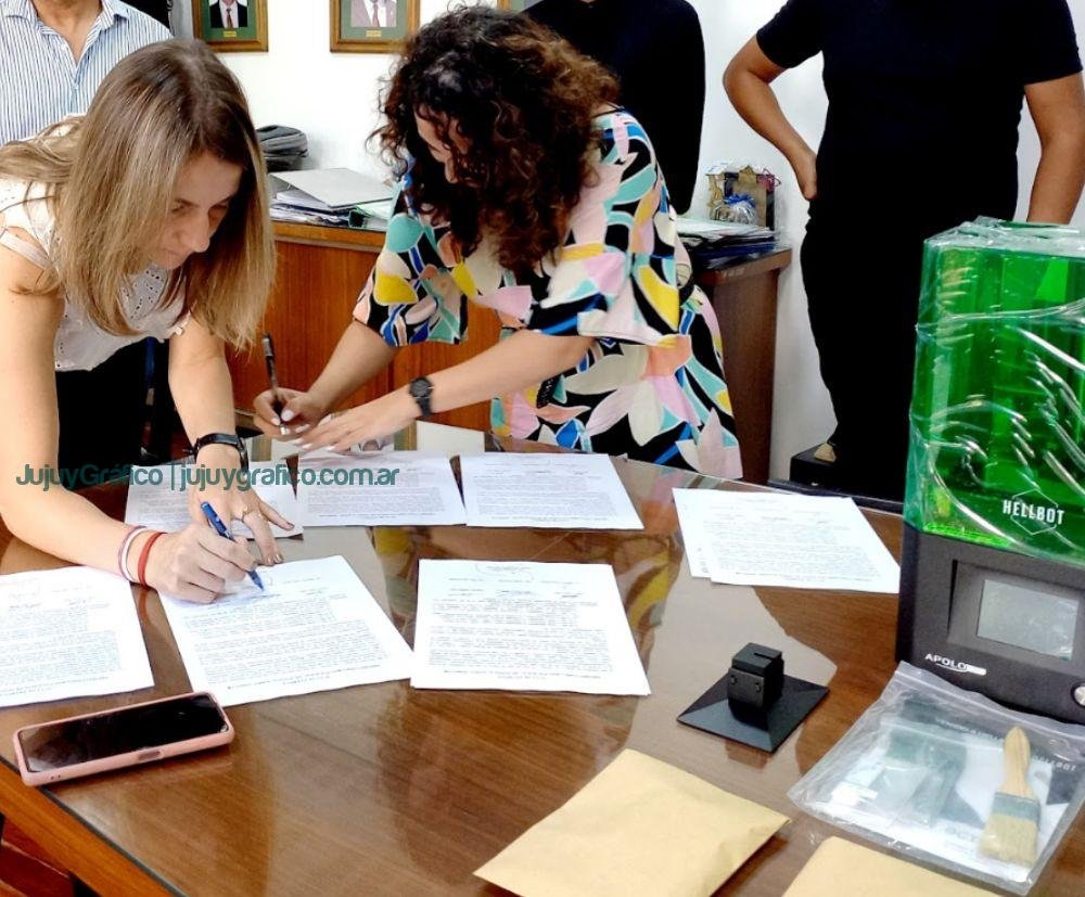 Estudiantes de Ingeniería ganadores del Concurso Nacional de Innovaciones 3 Estudiantes de la Ingenieria ganadores del Concurso Nacional de Innovaciones 10