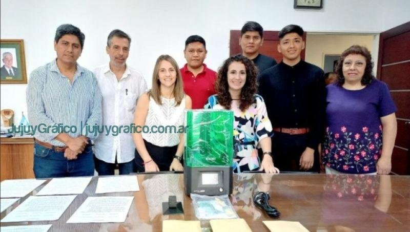 Estudiantes de Ingeniería ganadores del Concurso Nacional de Innovaciones 13 Estudiantes de la Ingenieria ganadores del Concurso Nacional de Innovaciones