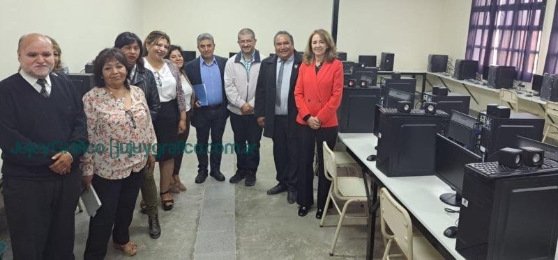 Inauguraron el Centro Informático de la ETP N°1 "Gral. Aristóbulo Vargas Belmonte" 3 Inauguraron el Centro Informatico de la ETP N°1 Gral. Aristobulo Vargas Belmonte 3