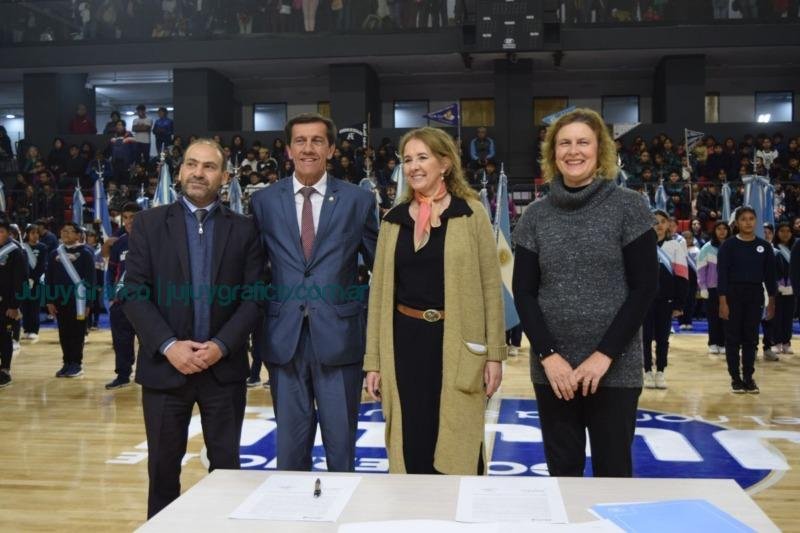 Juegos Escolares 2023: Sadir y Bovi dieron inicio oficial 1 Sadir y Bovi dieron inicio oficial a los Juegos Escolares 2023 02