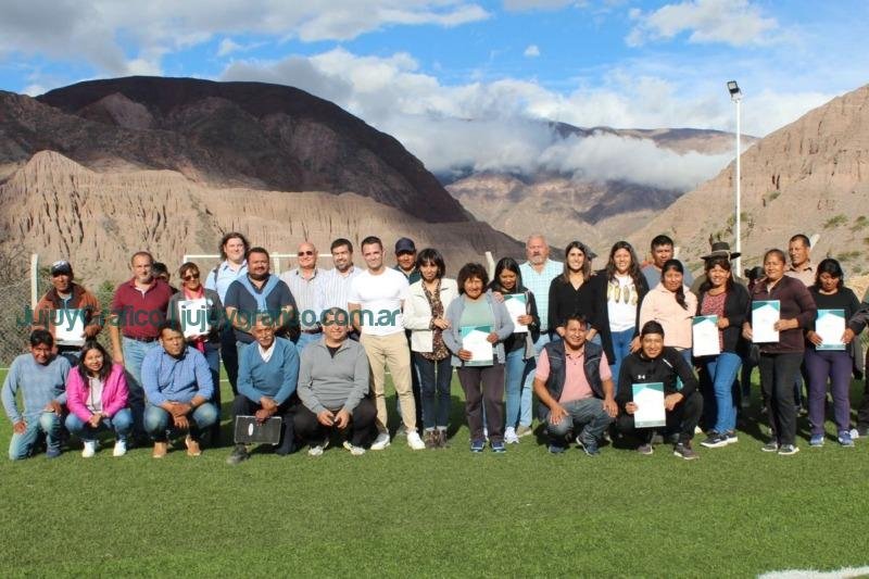 Se entregó certificados de 53 lotes en Chalala y un terreno a Purmamarca 1 Se entrego certificados de 53 lotes en Chalala y un terreno a Purmamarca 1