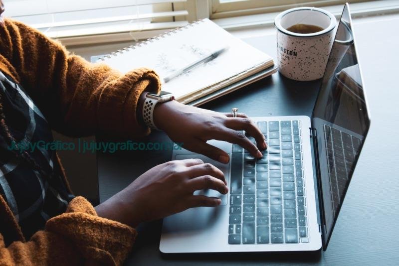 Microjobs: cómo ganar en dólares realizando tareas simples y desde cualquier lugar 5 person using black and silver laptop computer Microjobs: cómo ganar en dólares realizando tareas simples y desde cualquier lugar