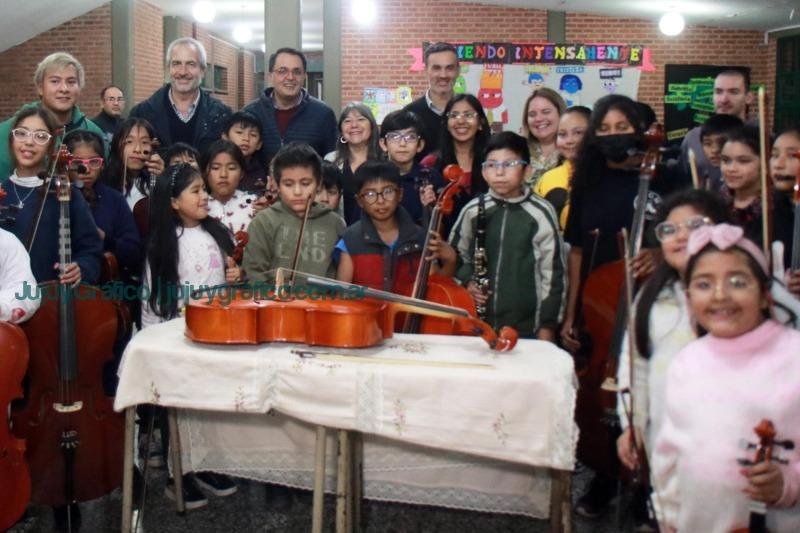Concejales donaron un instrumento musical a la Fundación “Música con Alas” 4