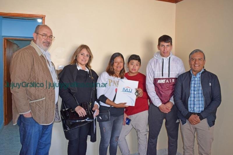 El IVUJ entregó una vivienda recuperada a familia con niño discapacitado 2 El IVUJ entregó una vivienda recuperada a familia con niño discapacitado