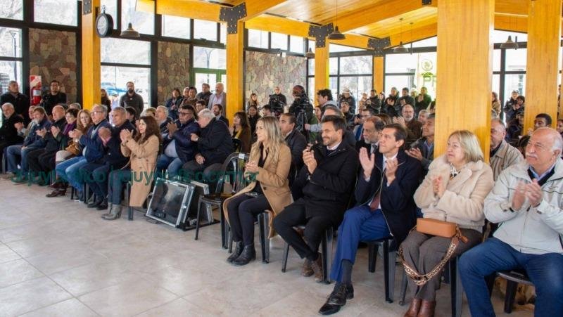 Inauguraron la nueva estación de trenes de Volcán 6