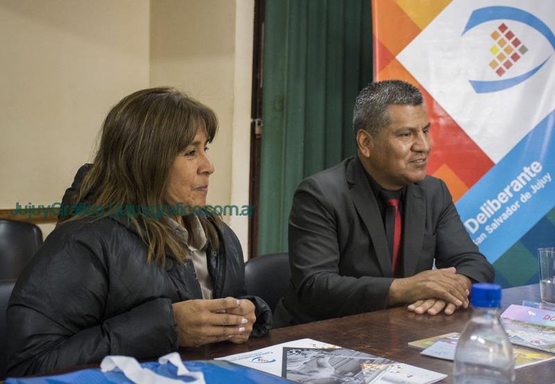 Reconocimiento al libro "Oratoria con-sin miedo" de Walter Cruz 6 Reconocimiento al libro Oratoria con sin miedo 1