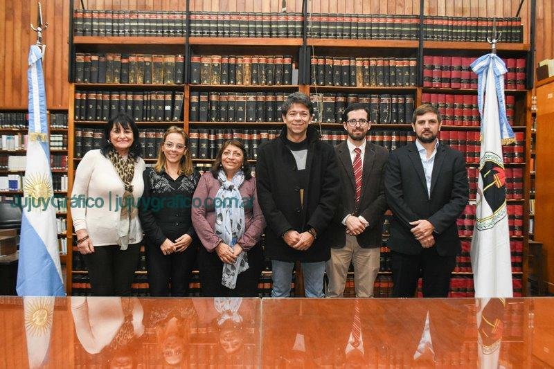 Aporte en la Comisión de Poder Ejecutivo, Poder Legislativo y de Nuevos Organismos de Rango Constitucional 9 Aporte en la Comisión de Poder Ejecutivo, Poder Legislativo y de Nuevos Organismos de Rango Constitucional 4